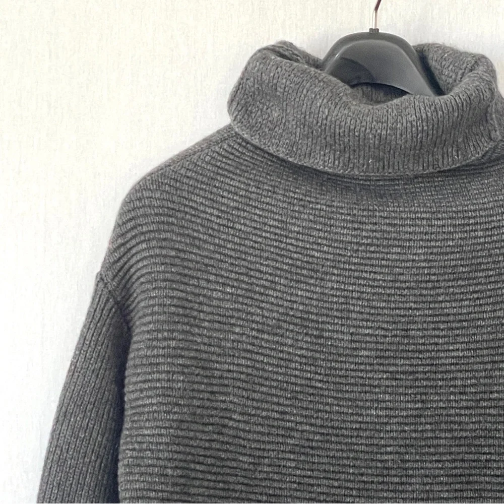 Aritzia Babaton Mika Wool and Cashmere Turtleneck Ribbed Knit Sweater - Picture 4 of 13